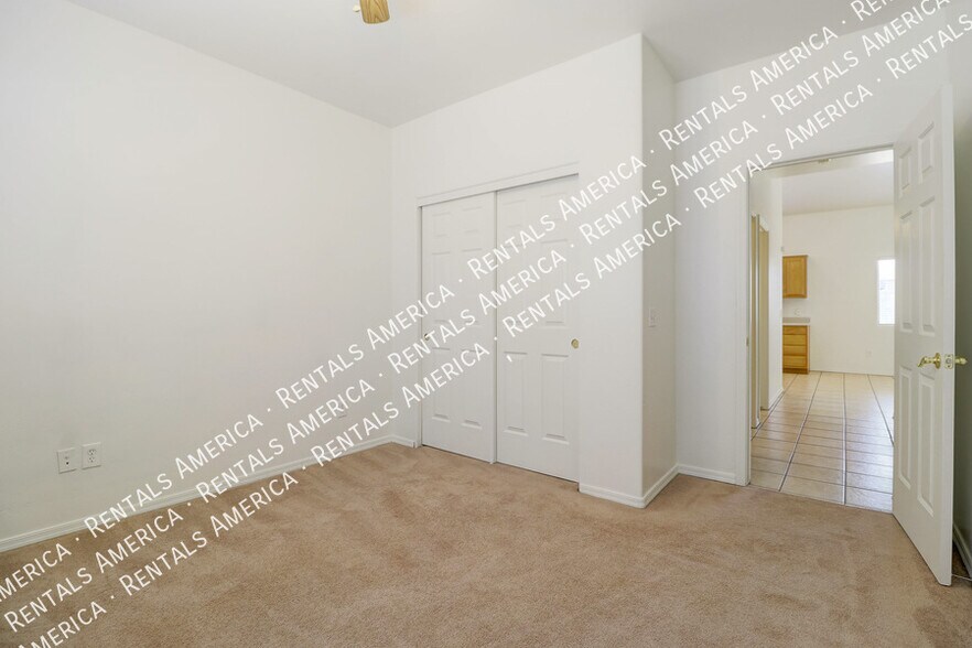 Building Photo - 201 W Palm Ct