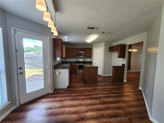 Building Photo - 1225 Lake Haven Dr