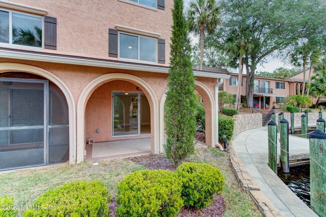 Building Photo - This beautifully remodeled 2 bedroom, 2 ba...