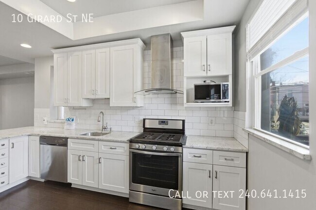 Building Photo - 10 Girard St NE