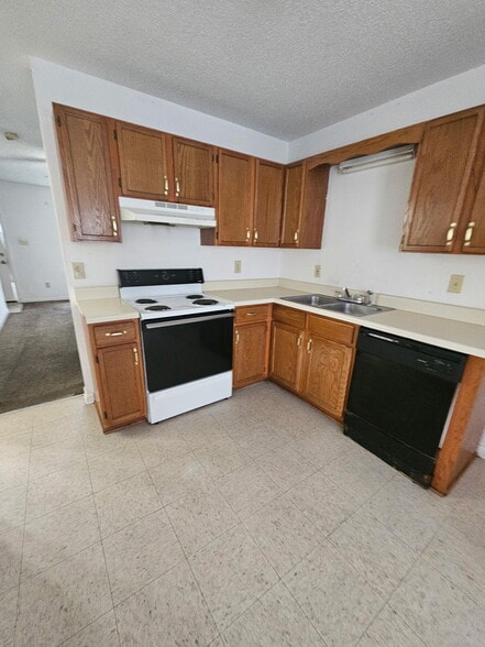 Building Photo - 2302 Raleigh Ct