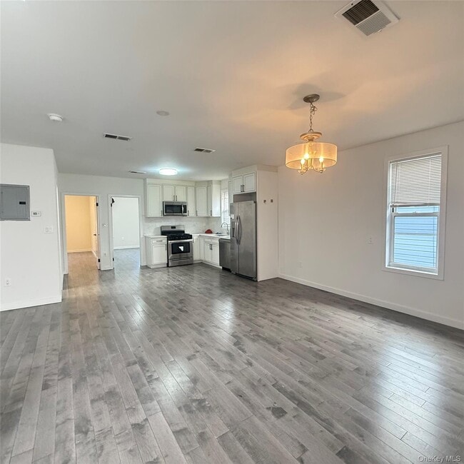 Building Photo - 76-19 85th Dr