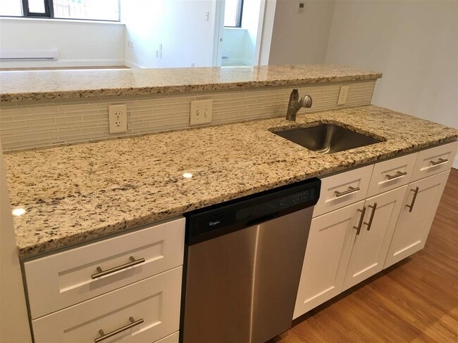 Building Photo - 875 Elm St