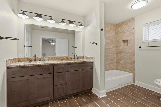 Building Photo - 2518 Henderson Ln