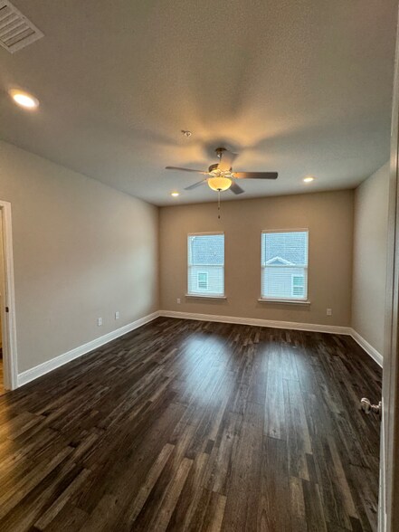 Building Photo - 9676 Nature Creek Blvd