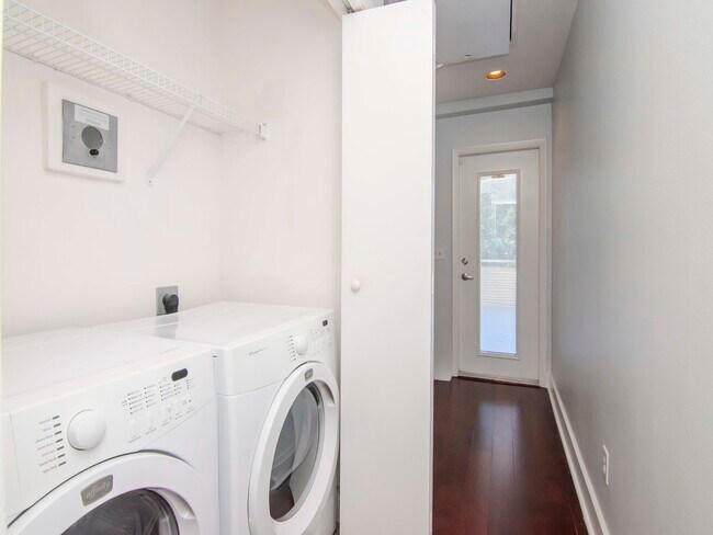 Building Photo - 213 S Moody Ave