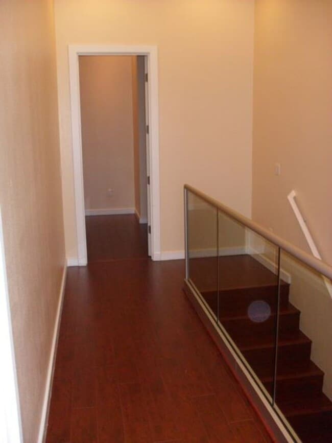 Building Photo - Panorama Towers / Villa Style Condo on two...