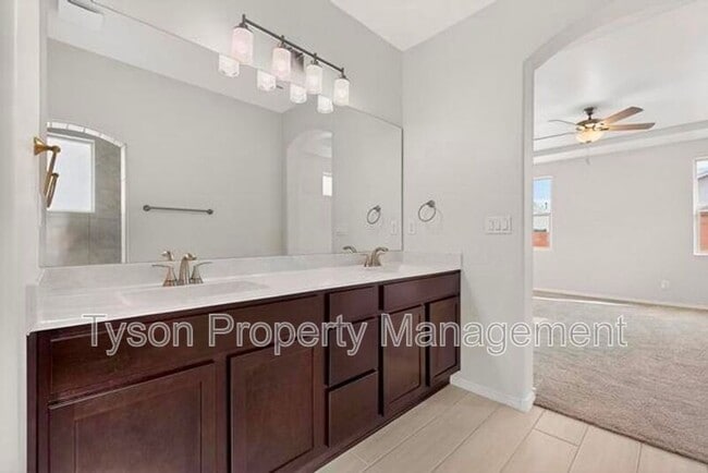 Building Photo - 247 Needle Ave SW