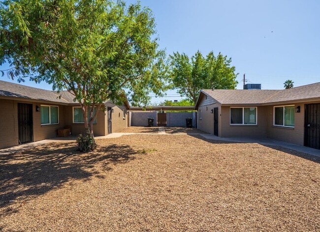 Building Photo - 4423 N 23rd Ave