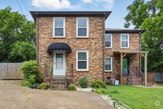 Building Photo - Beautiful 2 Bedroom 1.5 Bathroom Duplex
