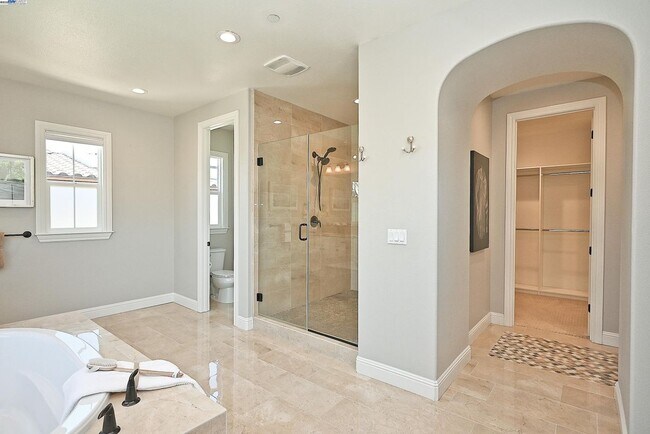 Building Photo - 3009 Drysdale St