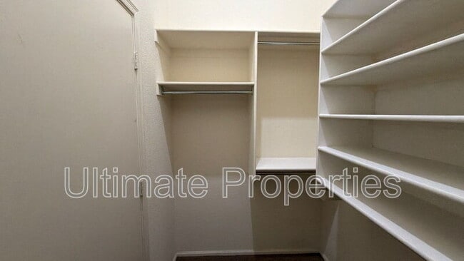 Building Photo - 9856 W Salter Dr