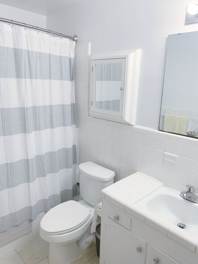 Building Photo - 112 N Meade St