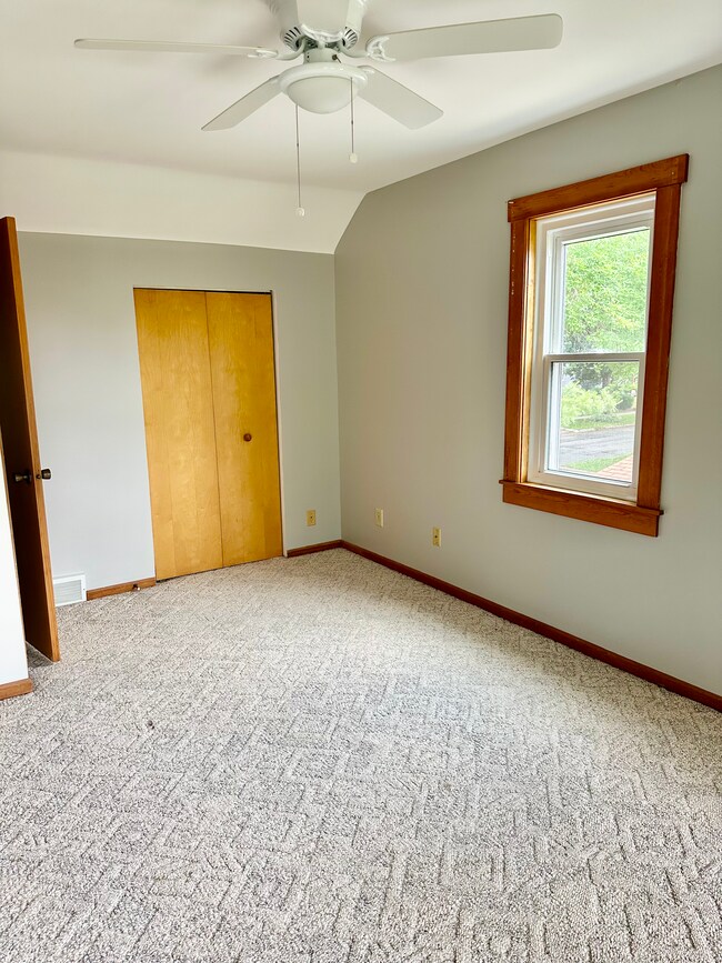 Building Photo - 2505 Dahle St