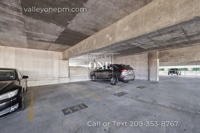 Building Photo - Fully Furnished Condo With Panoramic San Francisco Bay Views and Unbeatable Amenities