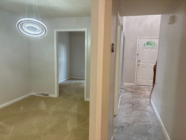 Building Photo - 720 Strayer Dr