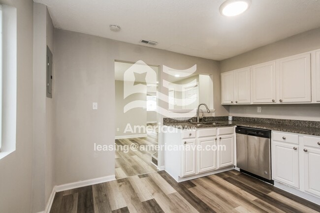 Building Photo - 1731 N Alton Ave