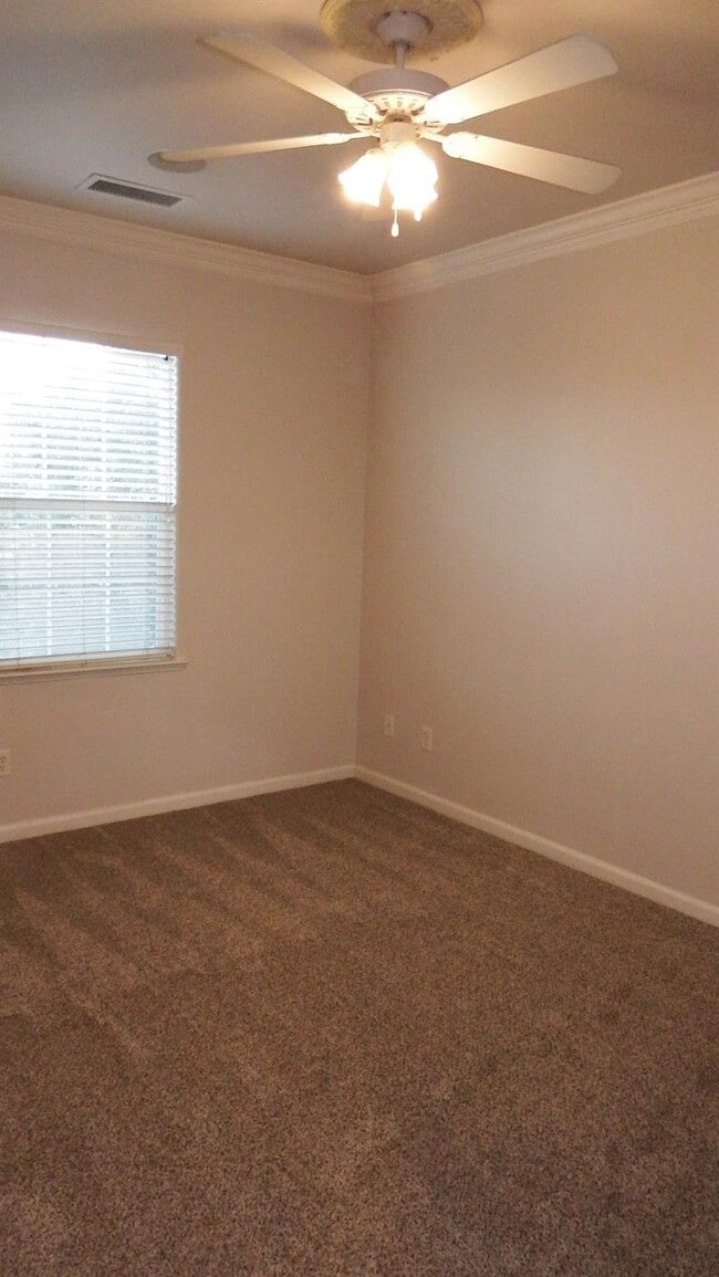 Building Photo - 3658 Vermont Ln