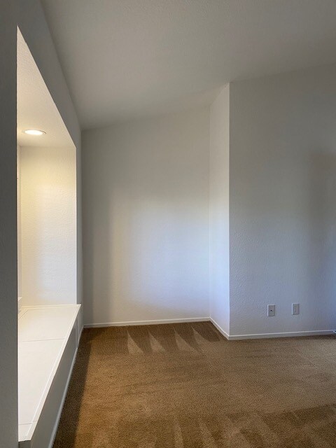 Building Photo - 1903 Woodlake Dr