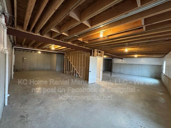 Building Photo - 18805 Skyview