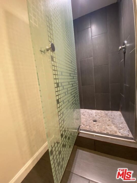 Building Photo - 7045 Hawthorn Ave