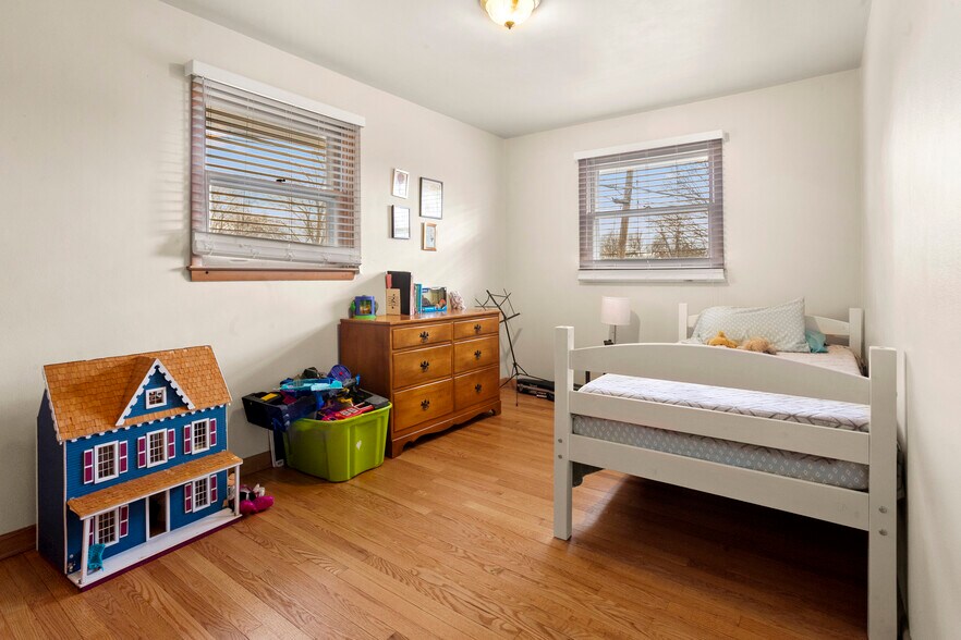 Bedroom 1 - 2614 Saemann Ave
