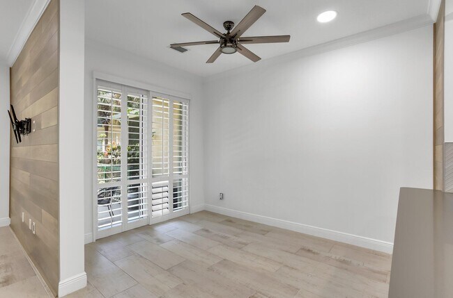 Building Photo - 384 River Bluff Ln