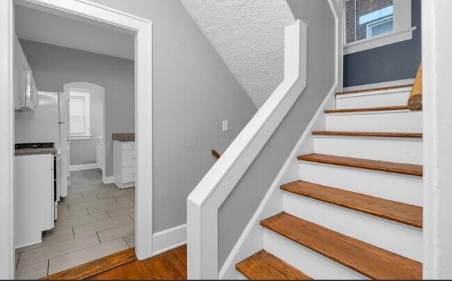 Building Photo - 1479 Bryden Rd