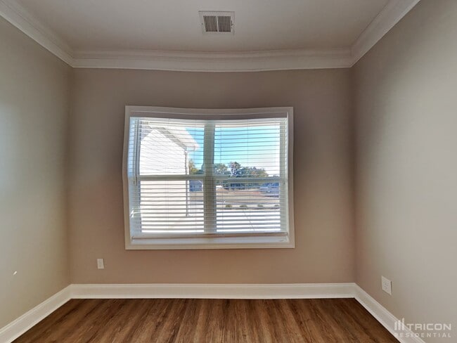Building Photo - 402 Cranbrooke Dr
