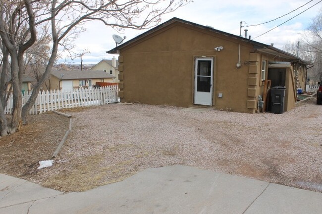 Building Photo - Move in ready home For Rent on Busch Ave