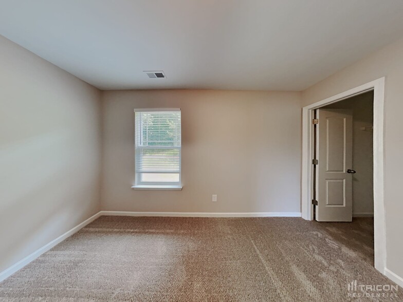 Building Photo - 735 Twickenham Ln