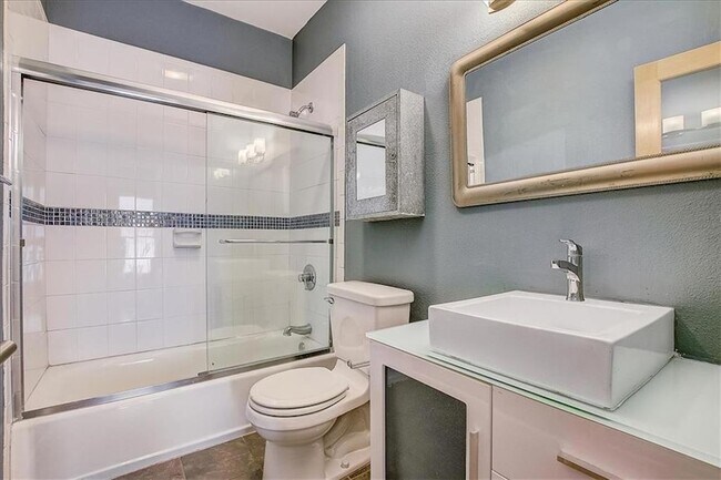 Building Photo - 1307 Kinney Ave