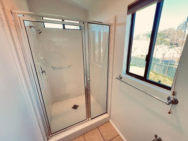 Building Photo - Oceanside Rancho Del Oro 4 Bedroom 3 Bath Home