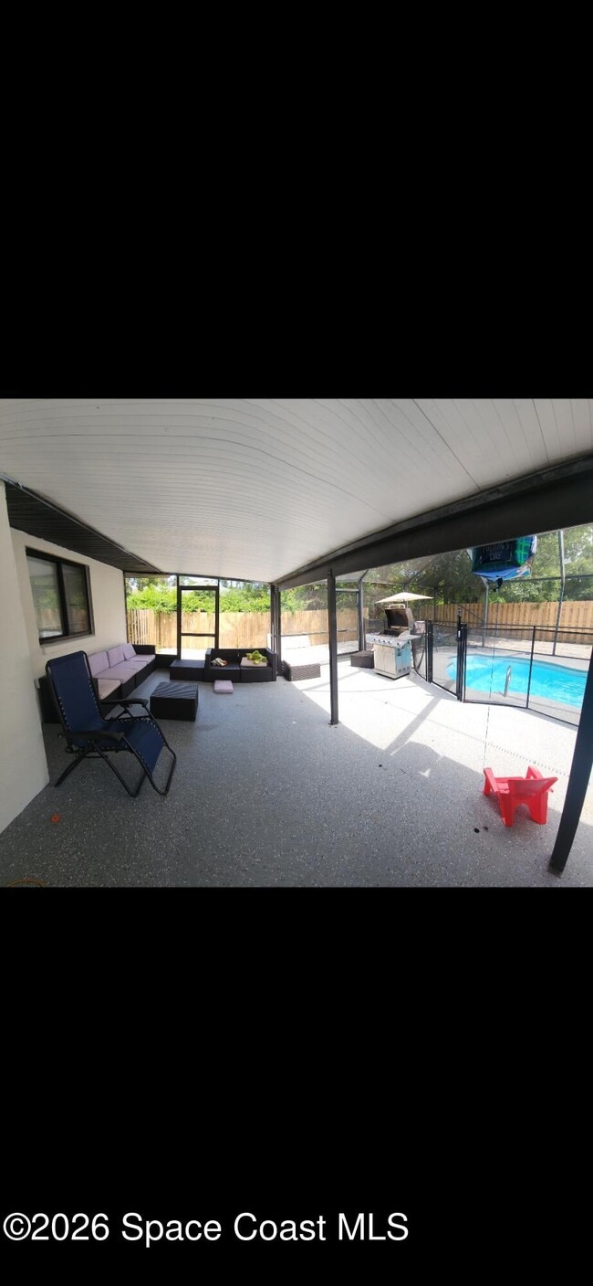 Building Photo - 462 Breakwater St SE