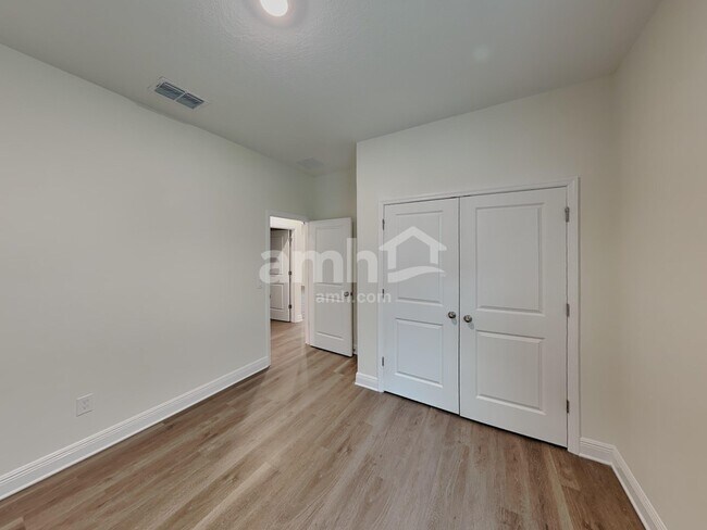 Building Photo - 5962 Pinewood Ests Dr