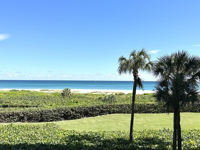 Primary Photo - 3000 N Ocean Dr