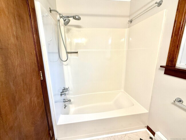 Building Photo - 56 Smith St