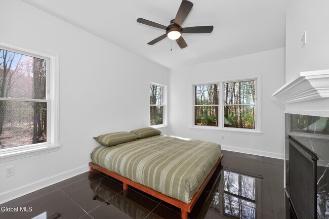 Building Photo - 622 Acland Blvd