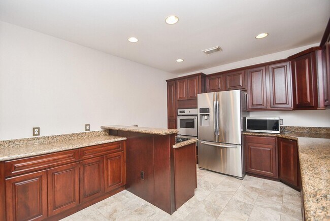 Building Photo - 4625 Pineridge St