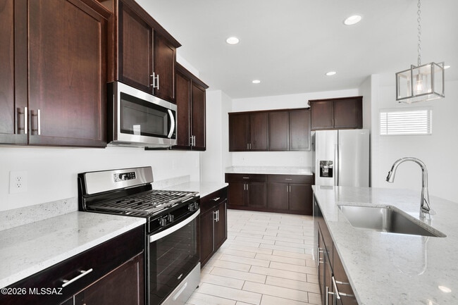 Building Photo - 7801 S Walnutview Dr