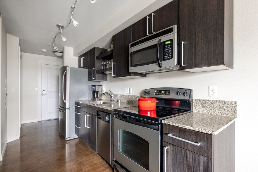 Building Photo - 215 10th Ave E