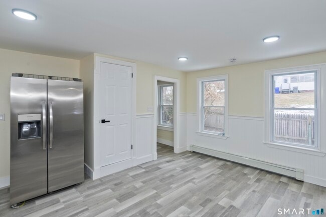 Building Photo - 47 Maple Ave