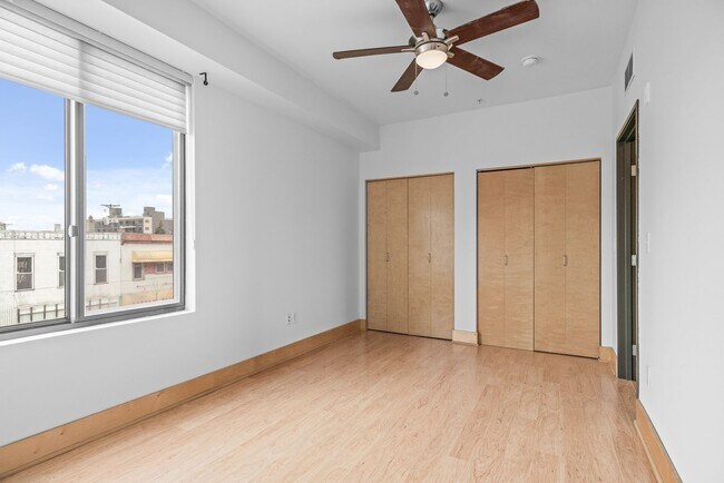 Building Photo - Modern 1-Bed 1.5-Bath + Den Condo in Minneapolis!