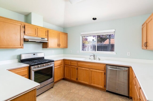 Building Photo - 475 Heritage Ln