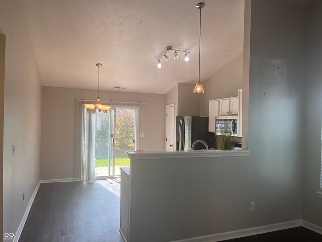 Building Photo - 10937 Snowdrop Way