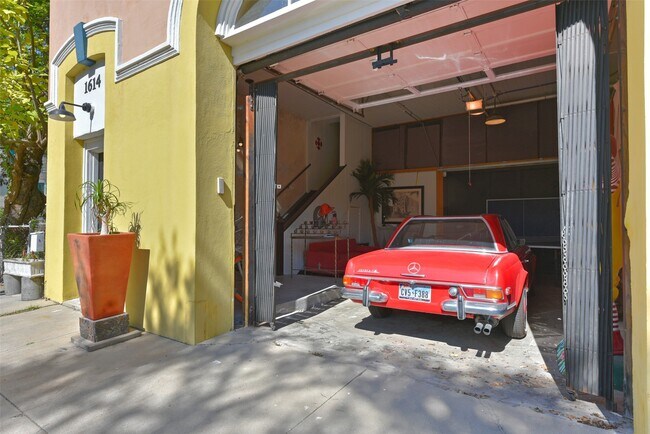 Building Photo - 1614 Avenue K