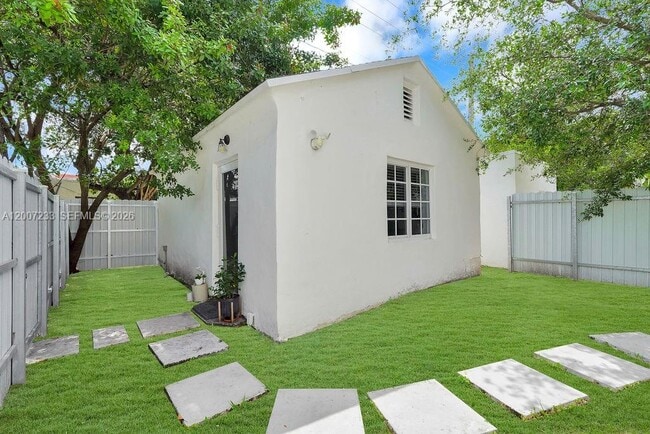 Building Photo - 570 NW 48th St