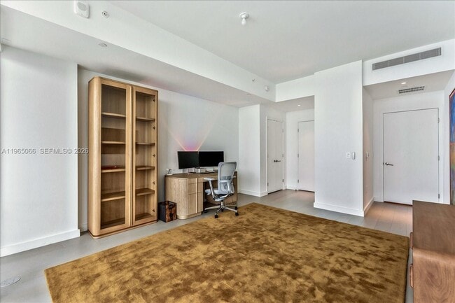 Building Photo - 501 West Ave