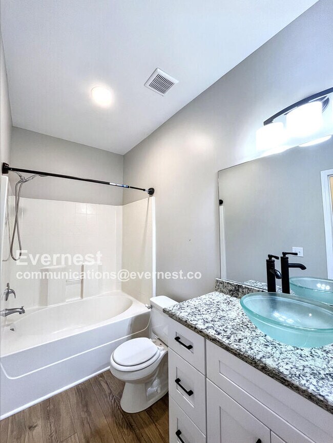 Building Photo - 2 Bed & 1 Bath Condo in Nashville! Coming Soon!
