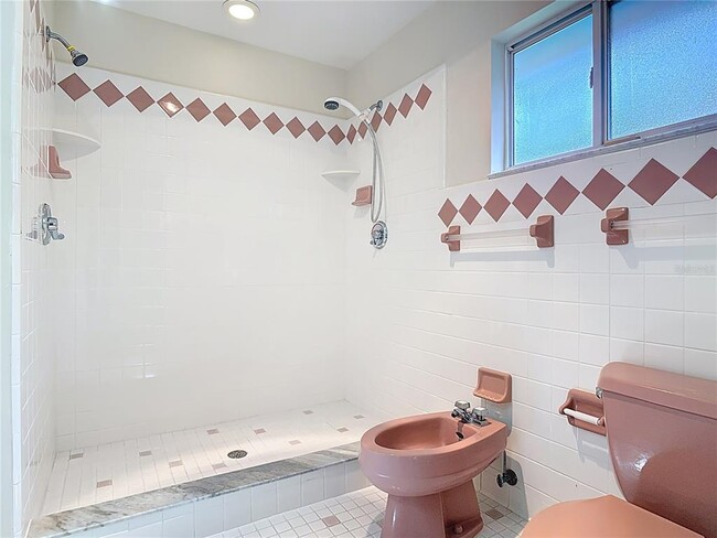 Building Photo - 289 Gull Dr S